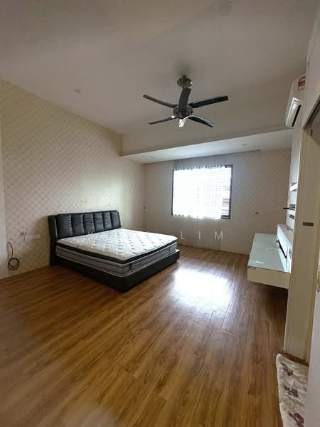 Rumah Teres 2 Tingkat untuk Dijual di Bandar Seri Alam (Masai) - Karl Lim - Bedroom - PropertyGuru.com.my