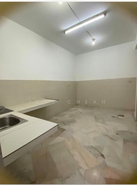 Rumah Teres 2-Tingkat untuk Dijual di Sungai Long (Bandar Sungai Long) - Jeff Cheah - Kitchen - PropertyGuru.com.my