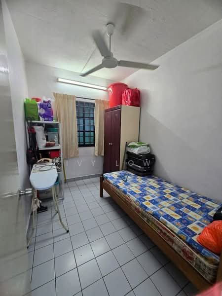 Rumah Flat untuk Dijual di Rumah Pangsa Permas Jaya - Ivy Low - Bedroom - PropertyGuru.com.my