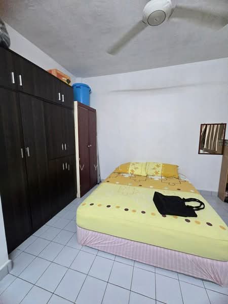 Rumah Flat untuk Dijual di Rumah Pangsa Permas Jaya - Ivy Low - Bedroom - PropertyGuru.com.my