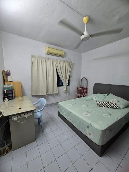 Rumah Flat untuk Dijual di Rumah Pangsa Permas Jaya - Ivy Low - Bedroom - PropertyGuru.com.my