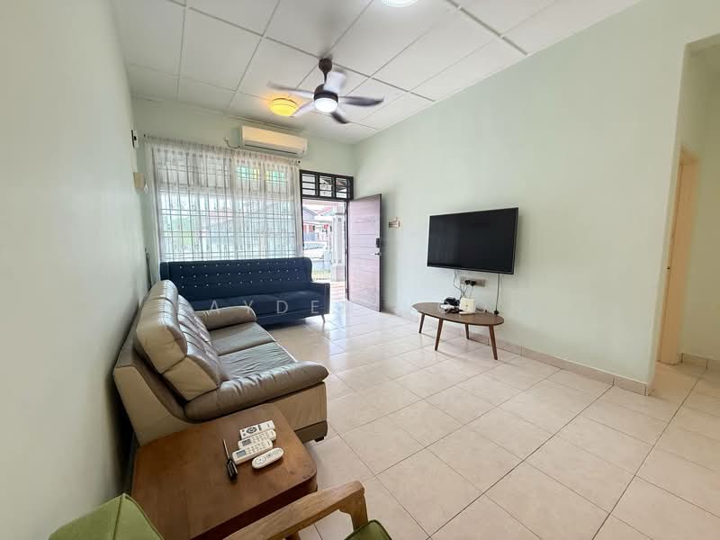 Rumah Teres 1 Tingkat untuk Dijual di Taman Pelangi Indah (Ulu Tiram) - Kayden Voon - Living Room - PropertyGuru.com.my