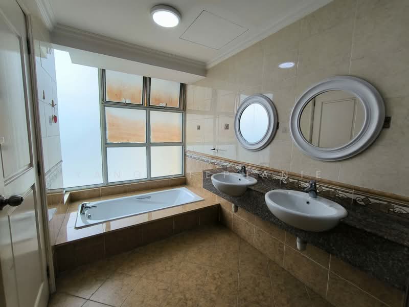 Kondominium untuk Disewa di La Grande Kiara - Yang Stephanie - Master bath - PropertyGuru.com.my
