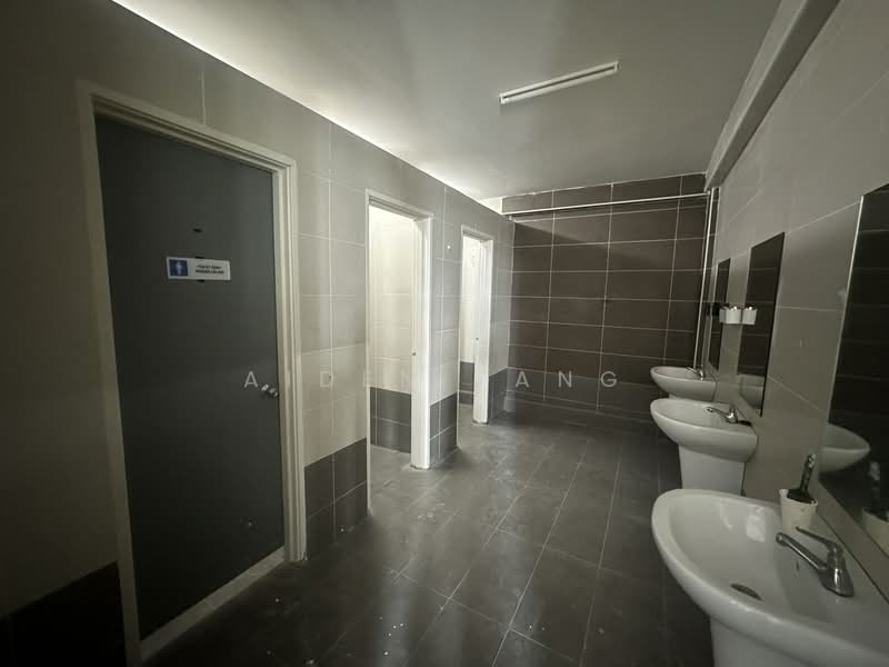 Kilang untuk Dijual di Eco Business Park 1 (Johor Bahru) - Aiden Tang - Bathroom - PropertyGuru.com.my
