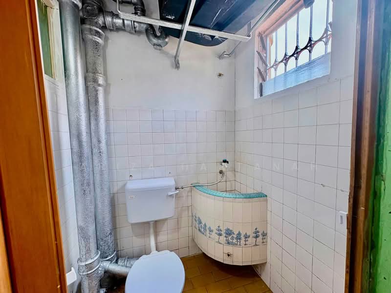 Rumah Flat untuk Dijual di PKNS Seksyen 24 - Sariza Hartanah - Bathroom - PropertyGuru.com.my