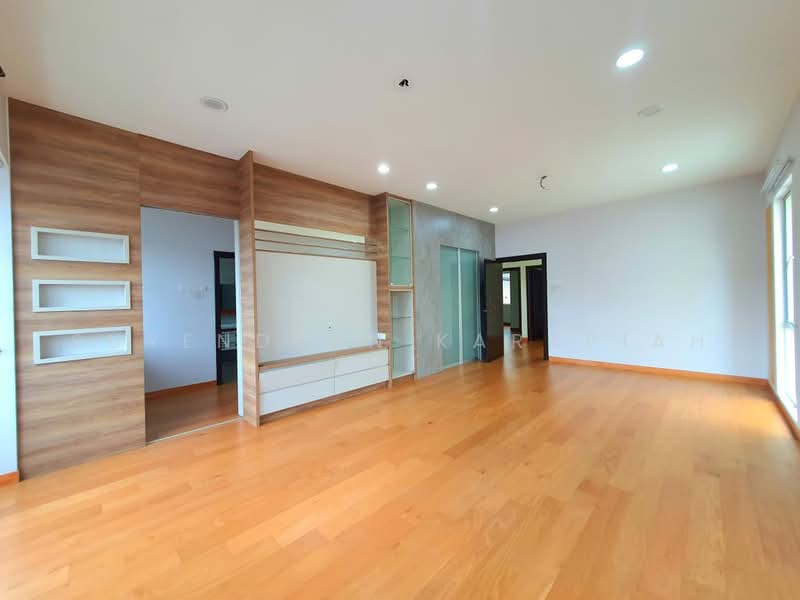 Rumah Berkembar untuk Dijual di Kota Kemuning (Shah Alam) - Surendran Karapiah - Living Room - PropertyGuru.com.my