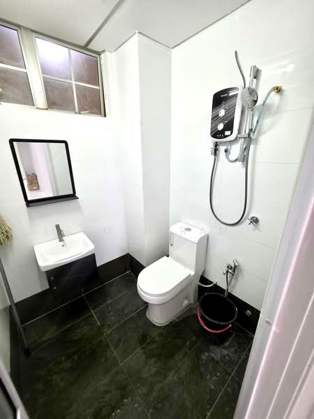 Kondominium untuk Dijual di Tiara Duta - Luqman Ramli - Bathroom - PropertyGuru.com.my