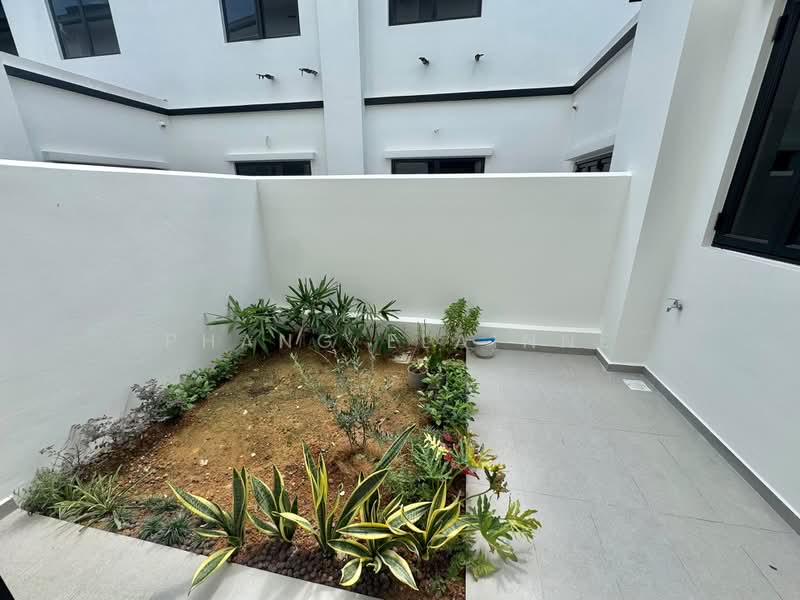 Cluster House for Sale in Eco Botanic (Iskandar Puteri (Nusajaya)) - Phang Elainne - Garden - PropertyGuru.com.my