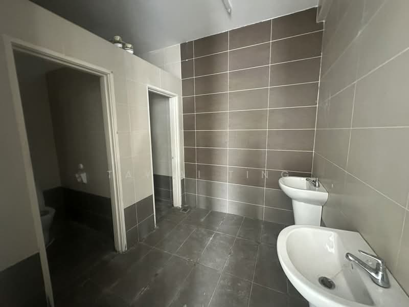 Kilang untuk Dijual di Eco Business Park 1 (Johor Bahru) - Tay Ai Ting - Bathroom - PropertyGuru.com.my