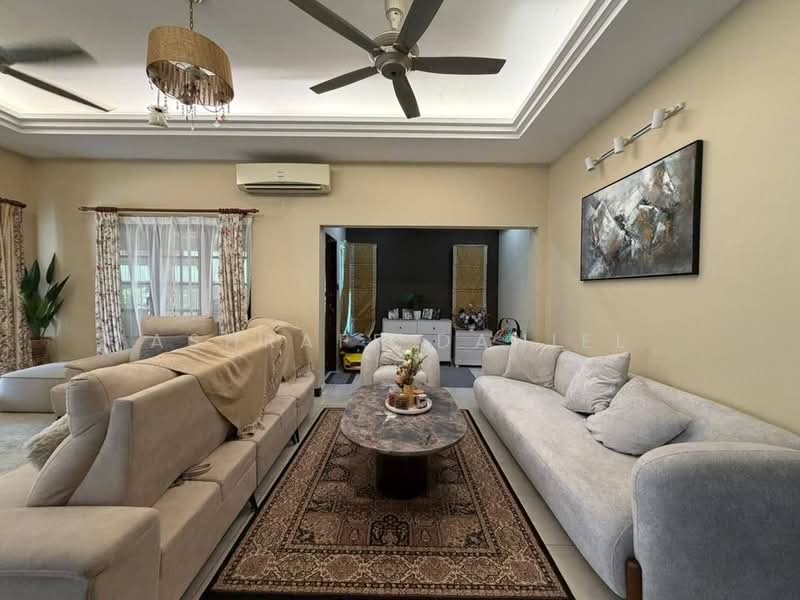 Rumah Kluster untuk Dijual di Sunway Alam Suria (Shah Alam) - Ashraff Daniel - Living Room - PropertyGuru.com.my