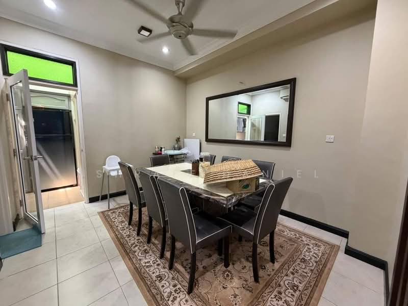 Rumah Kluster untuk Dijual di Sunway Alam Suria (Shah Alam) - Ashraff Daniel - Dining Room - PropertyGuru.com.my