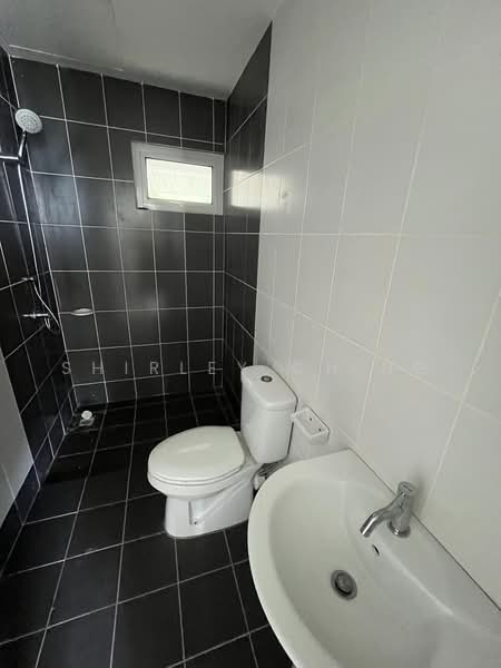Condominium for Sale at 10 Island Resort - Shirley Ch'ng - Bathroom - PropertyGuru.com.my