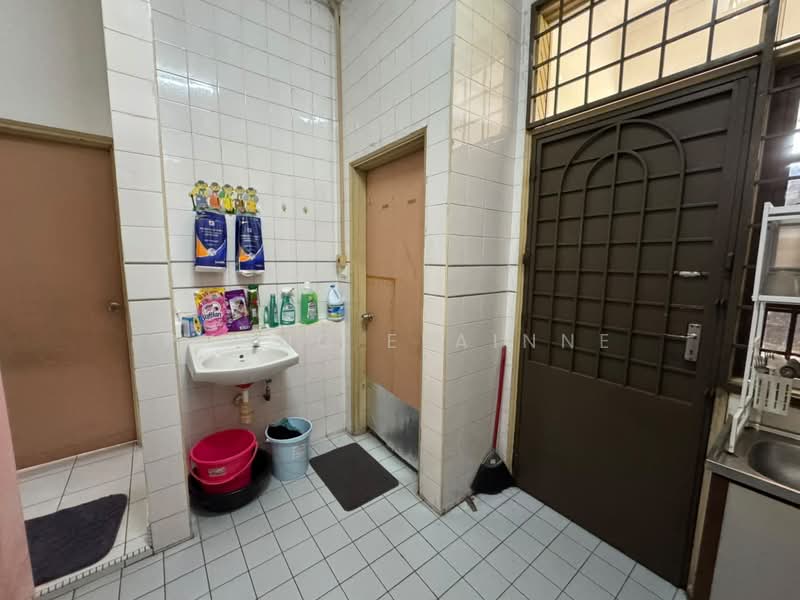 1.5-storey Terraced House for Sale in Taman Molek (Johor Bahru) - Phang Elainne - Interior - PropertyGuru.com.my