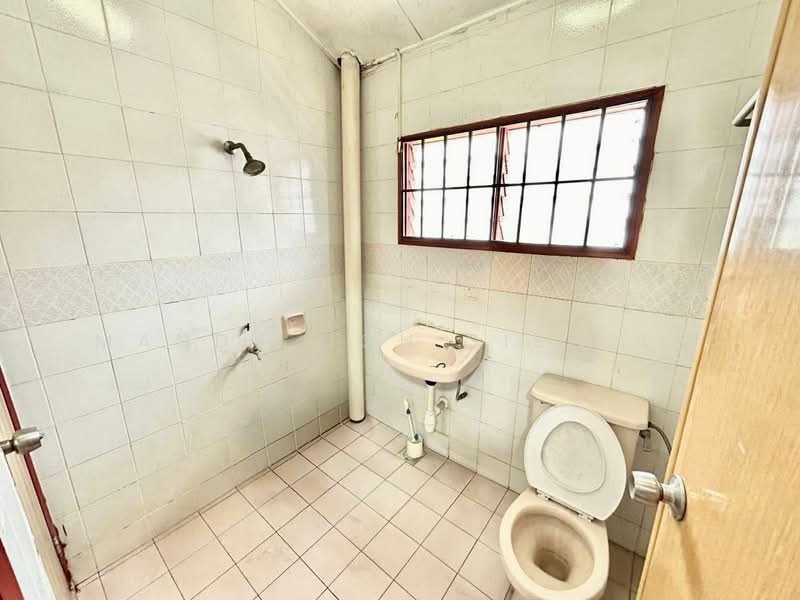 Rumah Teres 2 Tingkat untuk Dijual di Taman Johor Jaya (Johor Bahru) - Mandy Goh Siew Li - Bathroom - PropertyGuru.com.my