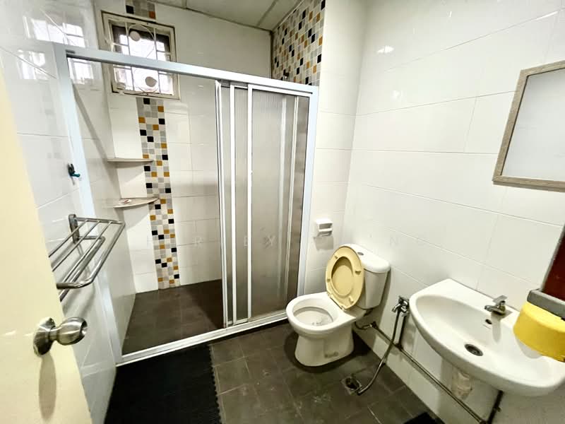 Kondominium untuk Dijual di Bayswater Resort Condominium - Shirley Ch'ng - Bathroom - PropertyGuru.com.my