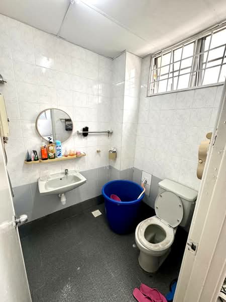 Kondominium untuk Dijual di Tiara Duta - Luqman Ramli - Bathroom - PropertyGuru.com.my