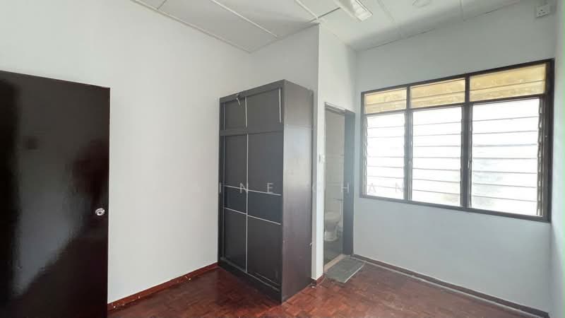 Rumah Teres 1.5 Tingkat untuk Disewa di Taman Perling (Perling) - Elaine Chan - Bedroom - PropertyGuru.com.my