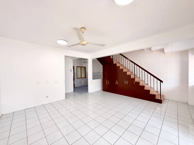 Rumah Teres 2-Tingkat untuk Dijual di Taman Impian Indah (Sungai Buloh) - Ashraff Daniel - Living Room - PropertyGuru.com.my