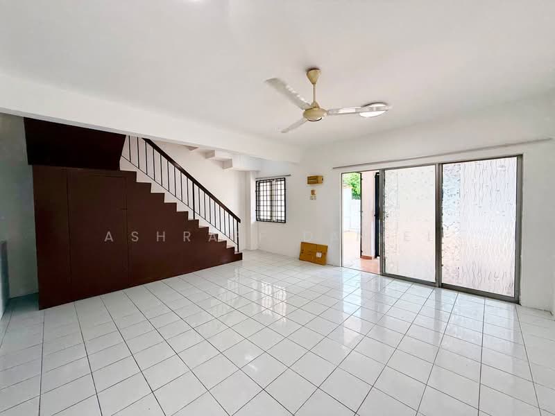 Rumah Teres 2-Tingkat untuk Dijual di Taman Impian Indah (Sungai Buloh) - Ashraff Daniel - Living Room - PropertyGuru.com.my