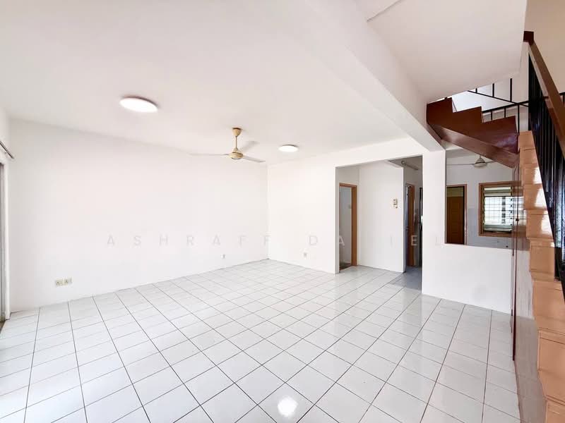 Rumah Teres 2-Tingkat untuk Dijual di Taman Impian Indah (Sungai Buloh) - Ashraff Daniel - Living Room - PropertyGuru.com.my