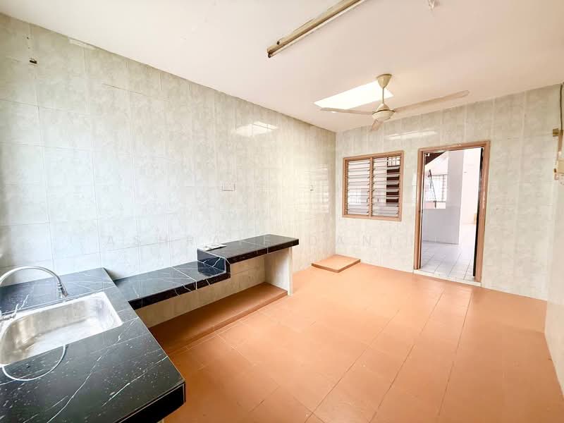 Rumah Teres 2-Tingkat untuk Dijual di Taman Impian Indah (Sungai Buloh) - Ashraff Daniel - Kitchen - PropertyGuru.com.my