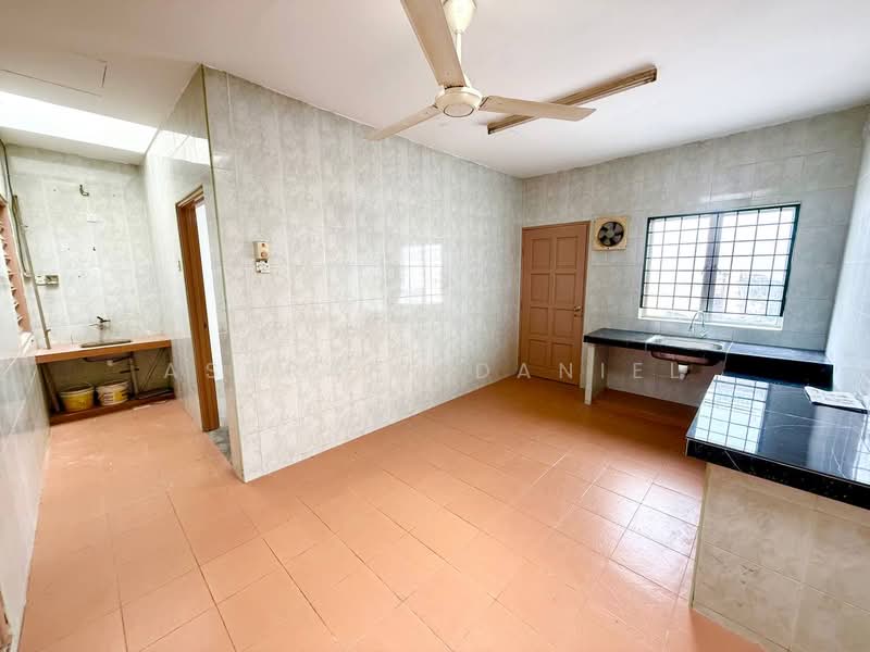 Rumah Teres 2-Tingkat untuk Dijual di Taman Impian Indah (Sungai Buloh) - Ashraff Daniel - Kitchen - PropertyGuru.com.my