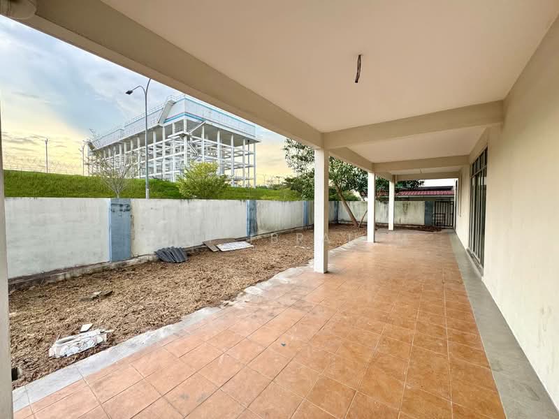 3-storey Terraced House for Sale in Taman Bangi Avenue (Bangi) - Azli Ibrahim - Exterior - PropertyGuru.com.my
