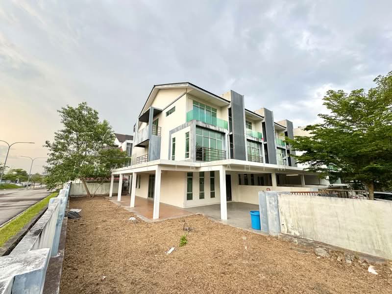 3-storey Terraced House for Sale in Taman Bangi Avenue (Bangi) - Azli Ibrahim - Exterior - PropertyGuru.com.my