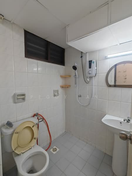 Kondominium untuk Disewa di Marina Bay Condominium - Peggy Tan - Bathroom - PropertyGuru.com.my