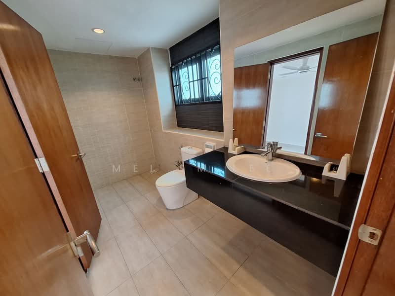 Rumah Berkembar untuk Dijual di Taman Bukit Suria II (Cheras) - Mei SM Lee - Taman Bukit Suria 2 Bathroom - PropertyGuru.com.my