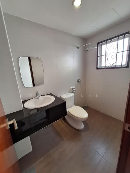 Rumah Berkembar untuk Dijual di Taman Bukit Suria II (Cheras) - Mei SM Lee - Taman Bukit Suria 2 Bathroom - PropertyGuru.com.my