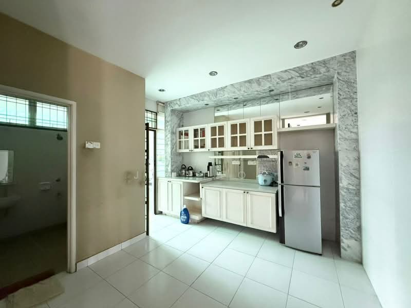 2.5-storey Terraced House for Sale in Taman Impian Emas (Skudai) - Jin Teok - Kitchen - PropertyGuru.com.my