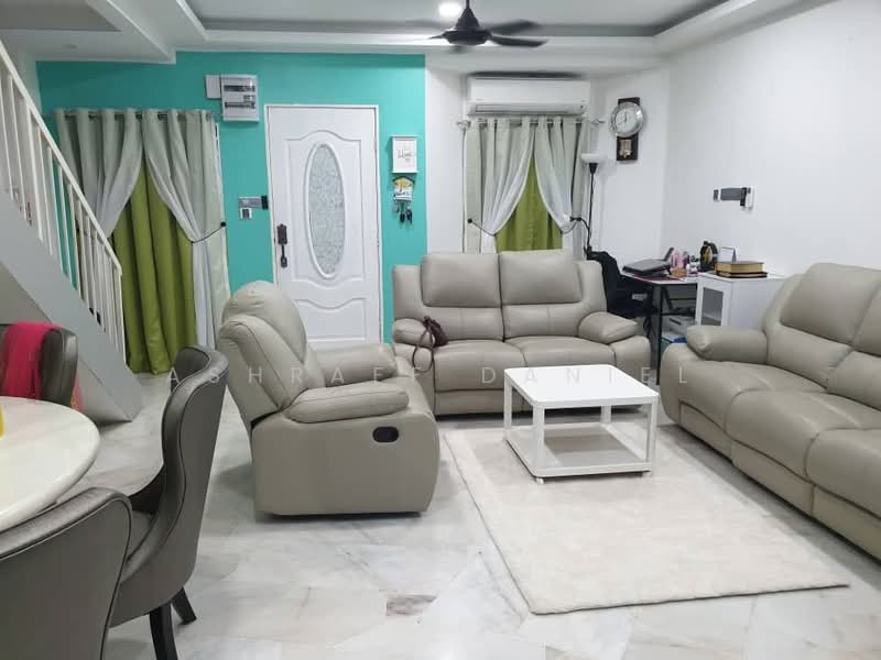 2-storey Terraced House for Sale in Kampung Jawa (Klang) - Ashraff Daniel - Living Room - PropertyGuru.com.my