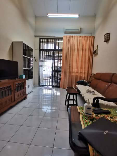 1-storey Terraced House for Sale in Johor Bahru (Johor) - Annly Liew - Living Room - PropertyGuru.com.my