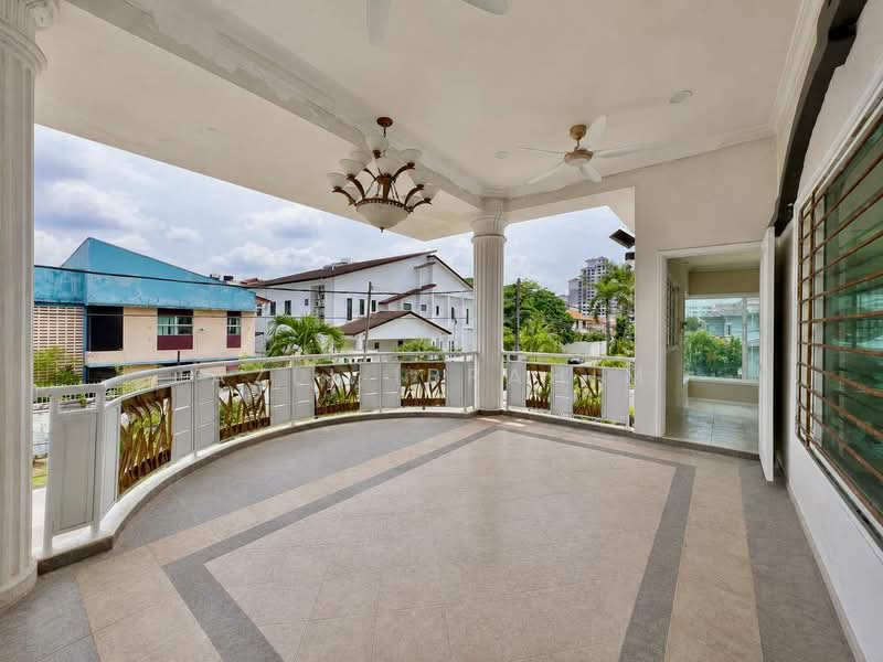 Rumah Banglo untuk Disewa di Taman Ampang Utama (Ampang) - Azli Ibrahim - Balcony - PropertyGuru.com.my
