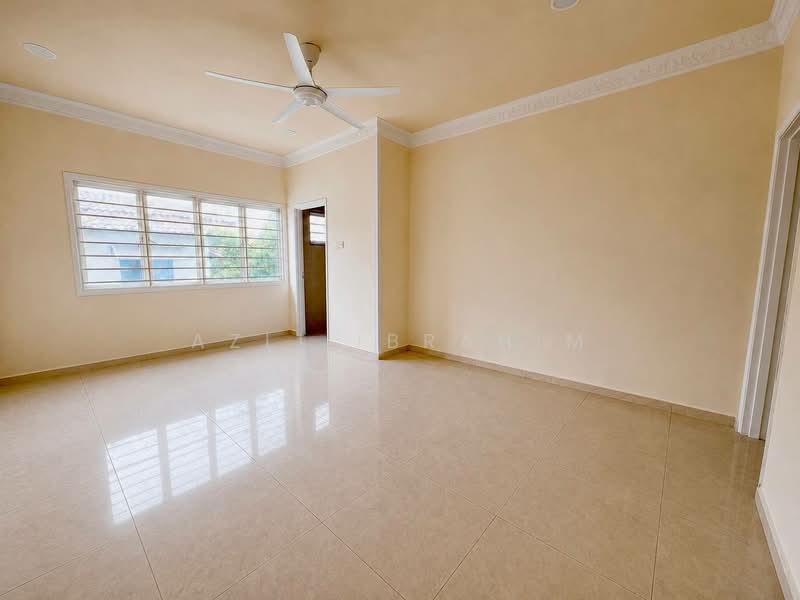 Rumah Banglo untuk Disewa di Taman Ampang Utama (Ampang) - Azli Ibrahim - Living Room - PropertyGuru.com.my