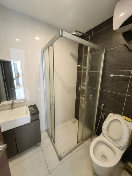 Kondominium untuk Disewa di Bay Laurel @ Country Garden Danga Bay - Zoey Lee - Bathroom - PropertyGuru.com.my