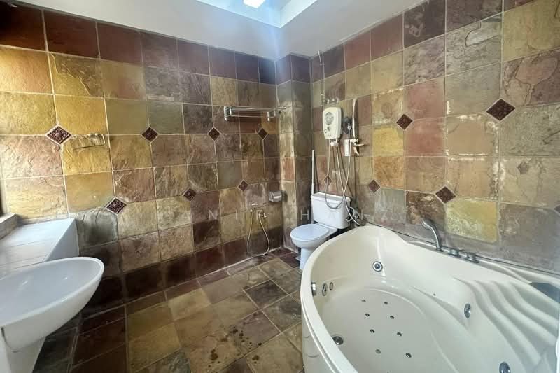 Townhouse for Sale in Ampang Jaya (Ampang) - Hanif Hanz - Bathroom - PropertyGuru.com.my