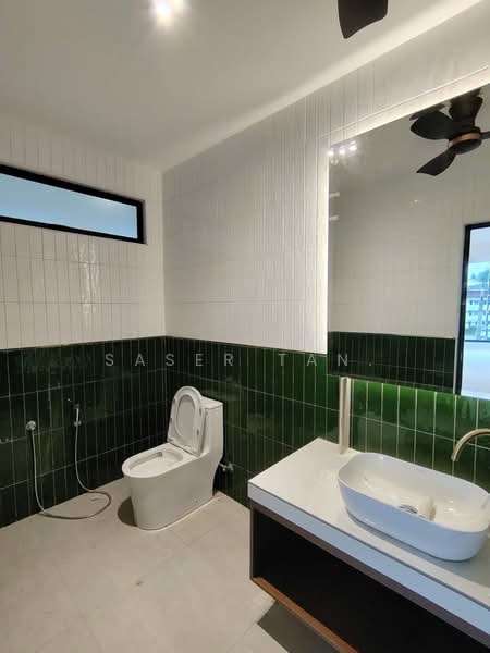 Shop for Rent in Taman Kebun Teh (Johor Bahru) - SASER TAN. - Bathroom - PropertyGuru.com.my