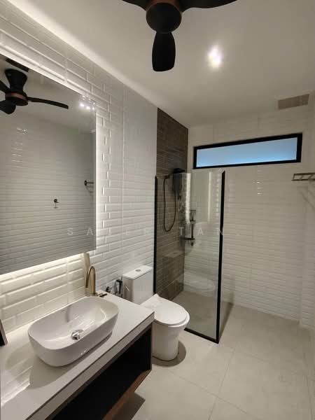 Shop for Rent in Taman Kebun Teh (Johor Bahru) - SASER TAN. - Bathroom - PropertyGuru.com.my