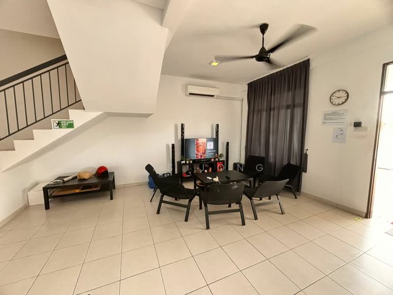 3-storey Terraced House for Sale in Taman Kundang Jaya (Rawang) - Tris Jong - Living Room - PropertyGuru.com.my