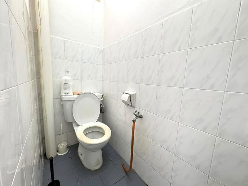 Office for Rent in Taman Molek (Johor Bahru) - Benjamin Ong - Bathroom - PropertyGuru.com.my