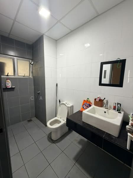 Kondominium untuk Dijual di The Wharf Residence - Carlos Ng - Bathroom - PropertyGuru.com.my