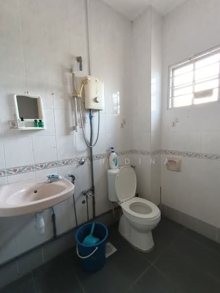 Terraced House for Sale in Shah Alam (Selangor) - Farah Dina - Bathroom - PropertyGuru.com.my