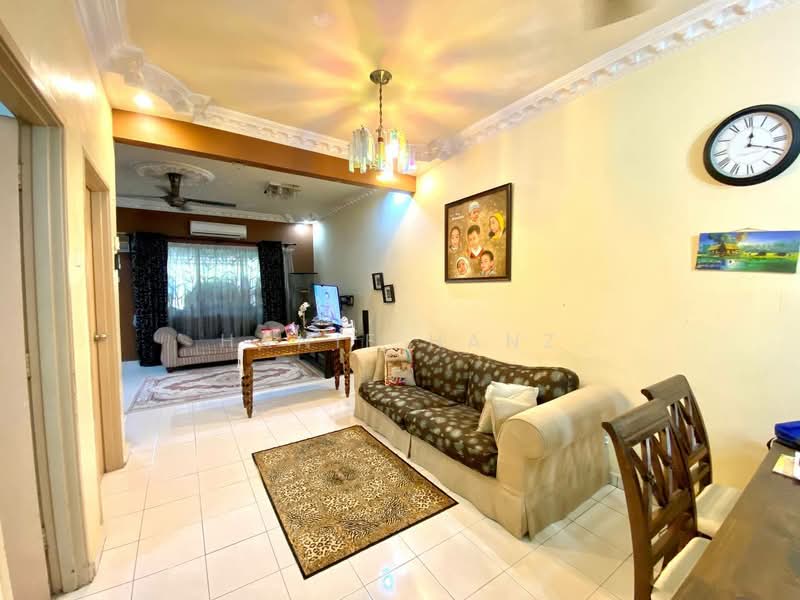 Pangsapuri untuk Dijual di Taman Desa Batu Caves - Hanif Hanz - Living Room - PropertyGuru.com.my