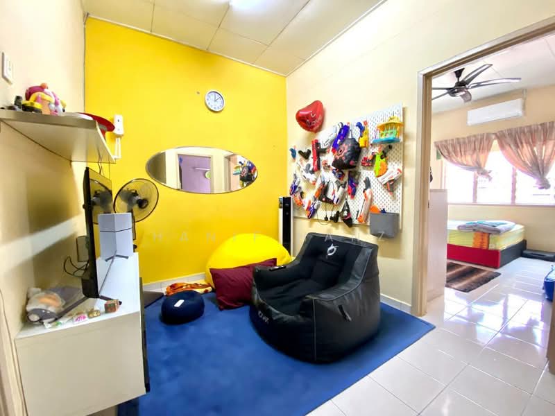 Pangsapuri untuk Dijual di Taman Desa Batu Caves - Hanif Hanz - Living Room - PropertyGuru.com.my
