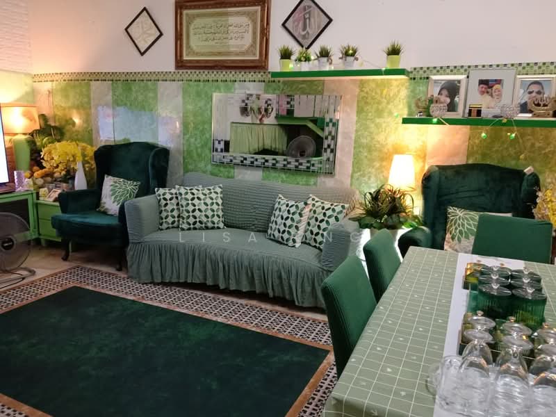 1.5-storey Terraced House for Sale in Serendah (Selangor) - Lisa Ong - Living Room - PropertyGuru.com.my