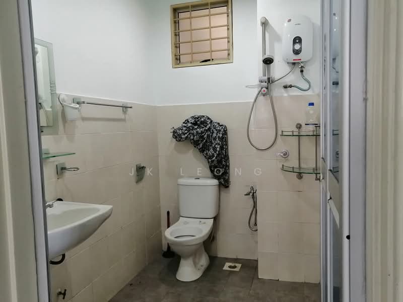 Service Residence for Sale at Fortune Avenue - JK Leong - Bathroom - PropertyGuru.com.my