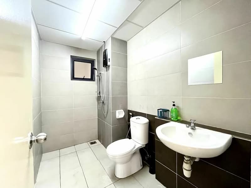 Servis Apartment untuk Disewa di Suria Residence - Jeff Ng - Bathroom - PropertyGuru.com.my