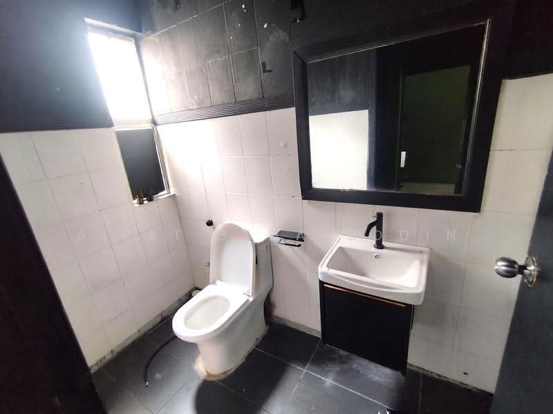 Shop for Rent in Setiawangsa (Kuala Lumpur) - Aizat Baharuddin - Bathroom - PropertyGuru.com.my